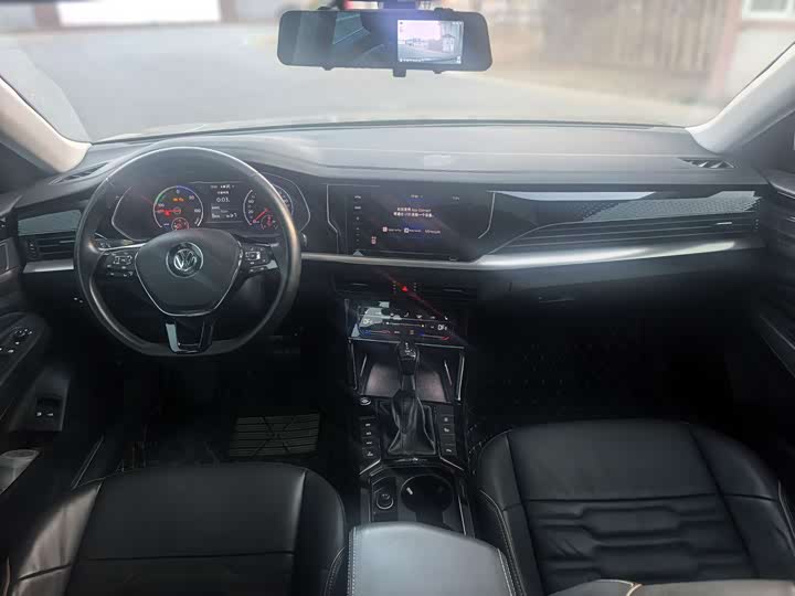 Фото 6 - Volkswagen Passat Hybrid