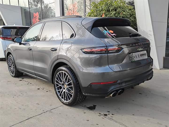 Фото 3 - Porsche Cayenne Hybrid