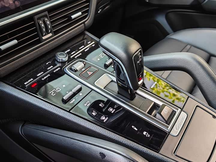 Фото 9 - Porsche Cayenne Hybrid