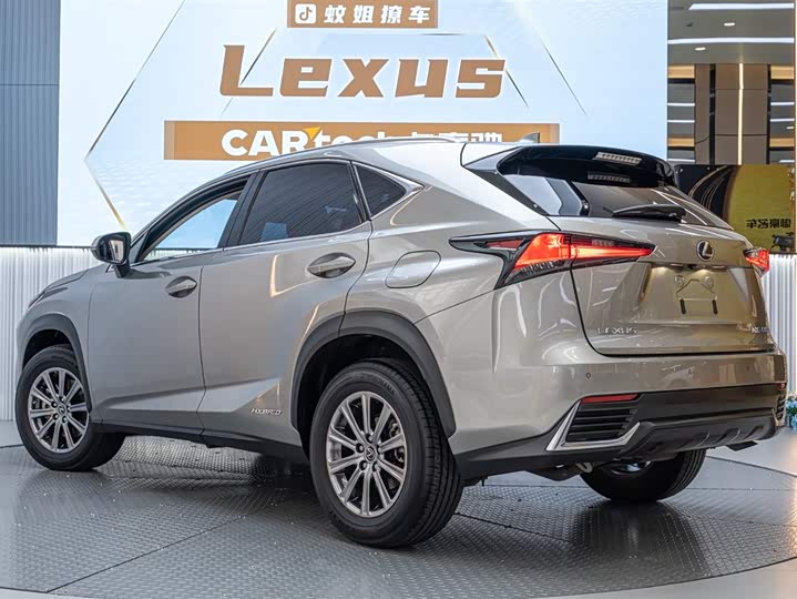 Фото 2 - Lexus NX