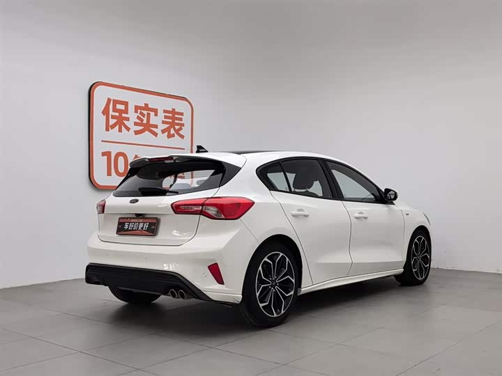 Фото 2 - Ford Focus