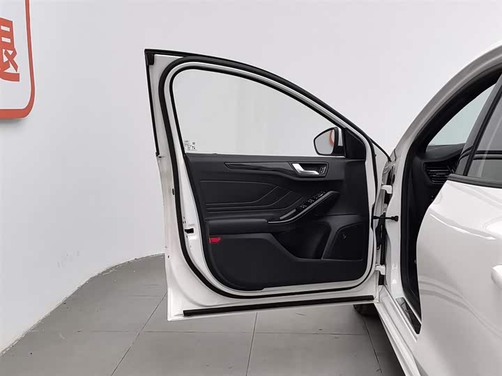 Фото 8 - Ford Focus