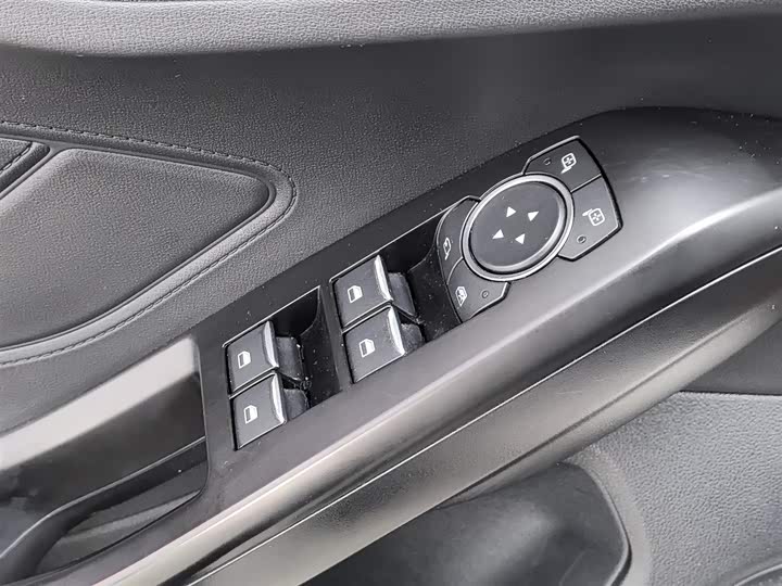 Фото 9 - Ford Focus