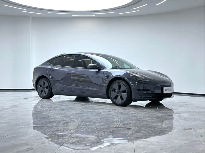 Фото 2 - Tesla Model 3