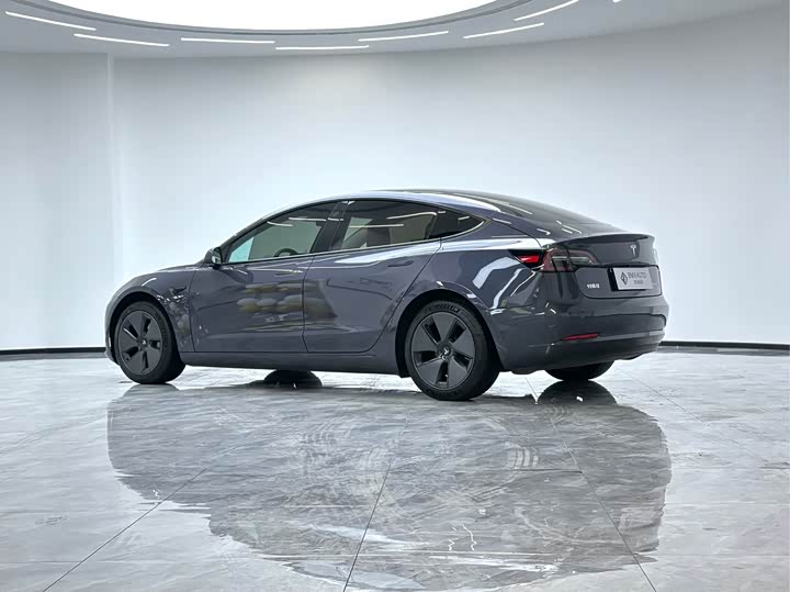 Фото 3 - Tesla Model 3