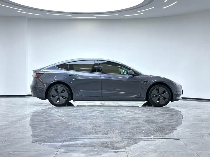 Фото 6 - Tesla Model 3