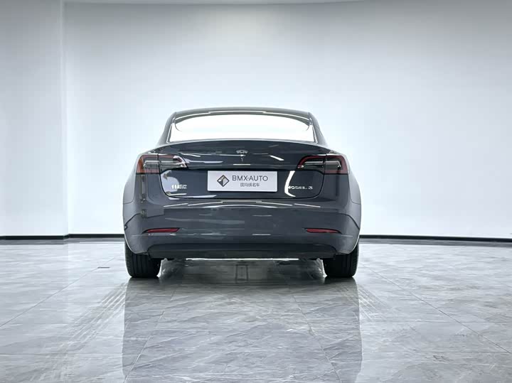 Фото 8 - Tesla Model 3