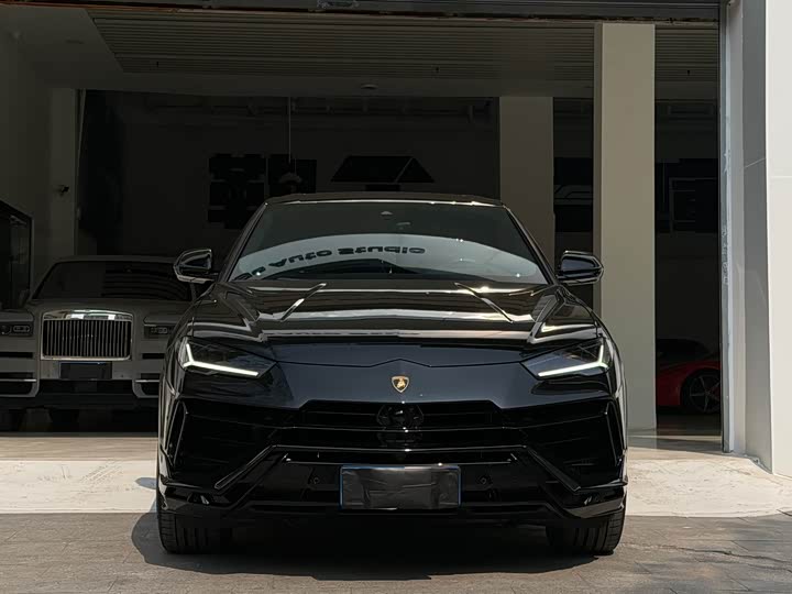 Фото 2 - Lamborghini Urus
