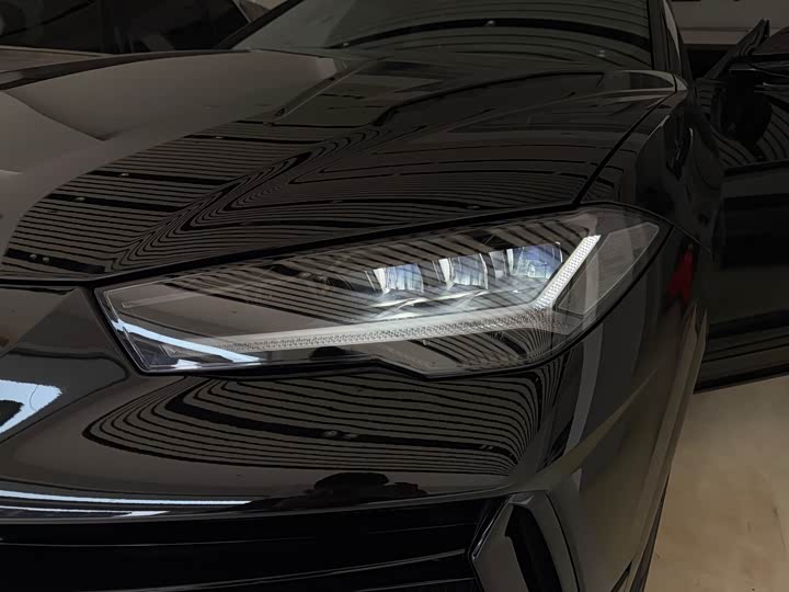 Фото 3 - Lamborghini Urus