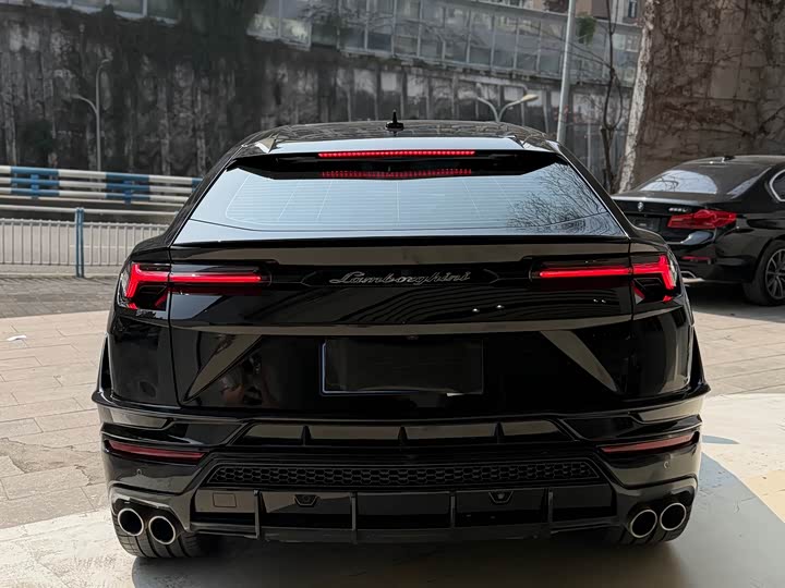 Фото 7 - Lamborghini Urus