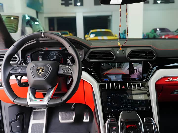 Фото 9 - Lamborghini Urus