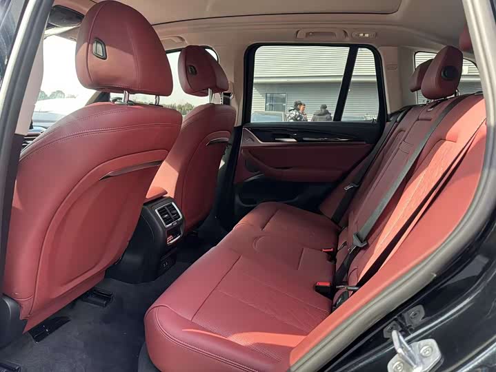 Фото 8 - BMW iX3