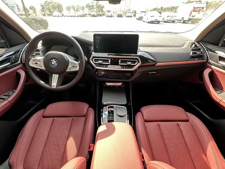 Фото 9 - BMW iX3