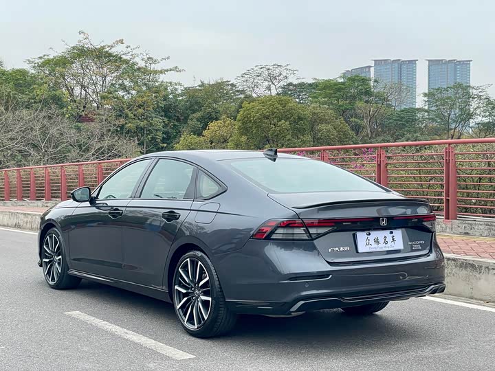Фото 4 - Honda Accord