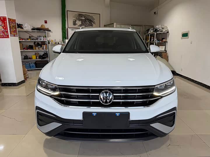 Фото 2 - Volkswagen Tiguan L Pro