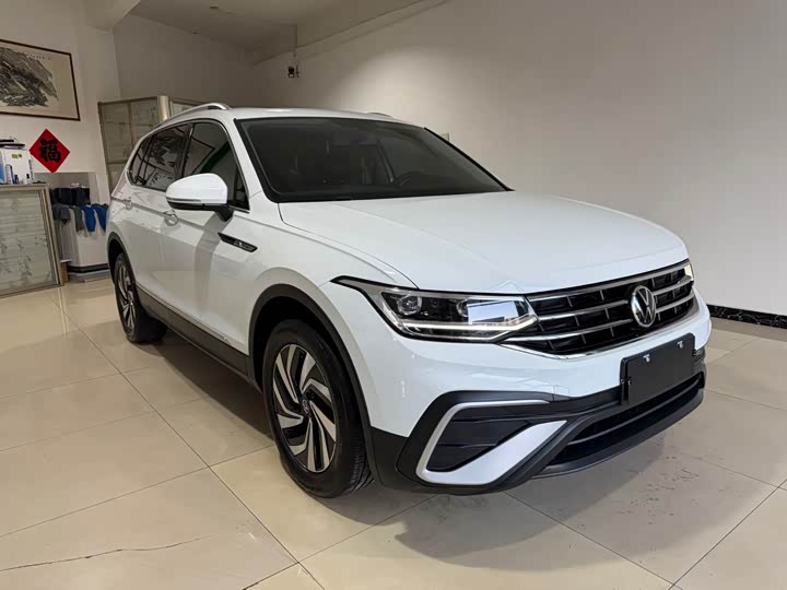 Фото 3 - Volkswagen Tiguan L Pro