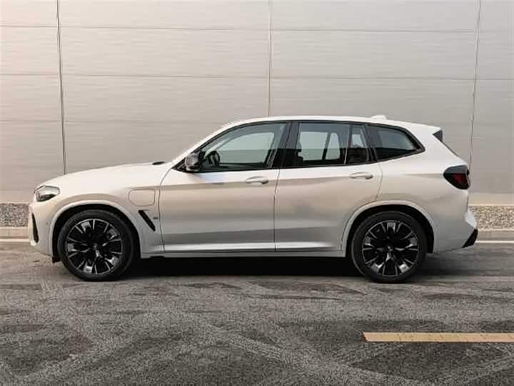 Фото 3 - BMW iX3
