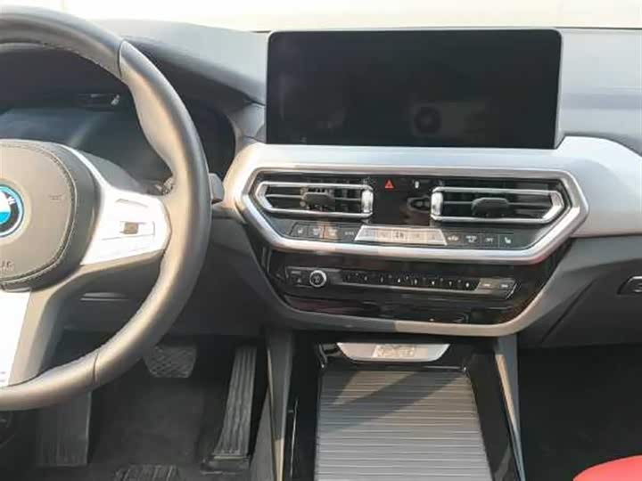 Фото 8 - BMW iX3