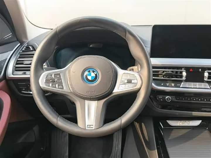 Фото 9 - BMW iX3