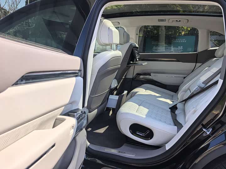 Фото 9 - Zeekr 7X