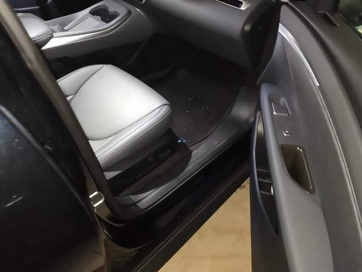 Фото 8 - XPeng Mona M03