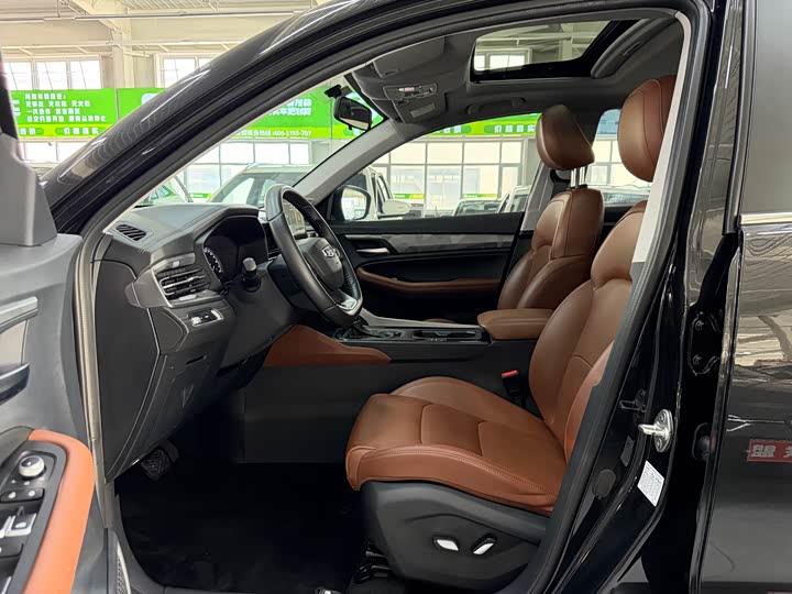 Фото 8 - Geely Vision X6