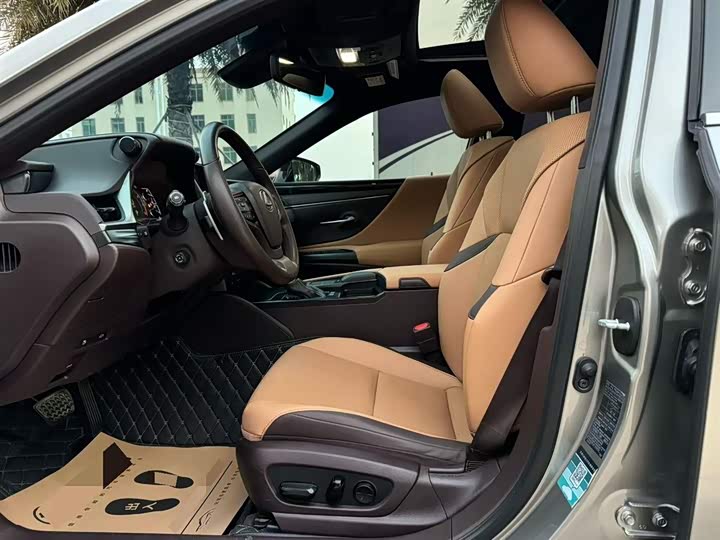 Фото 6 - Lexus ES