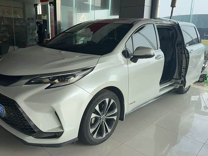 Фото 5 - Toyota Granvia