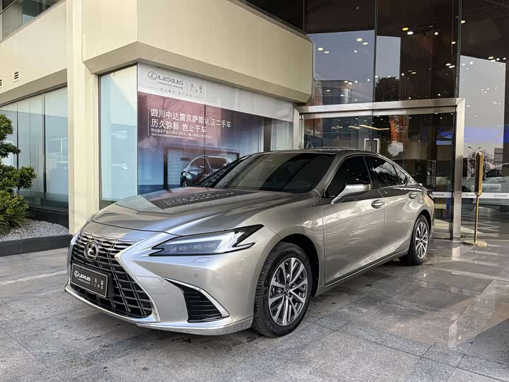 Фото 2 - Lexus ES