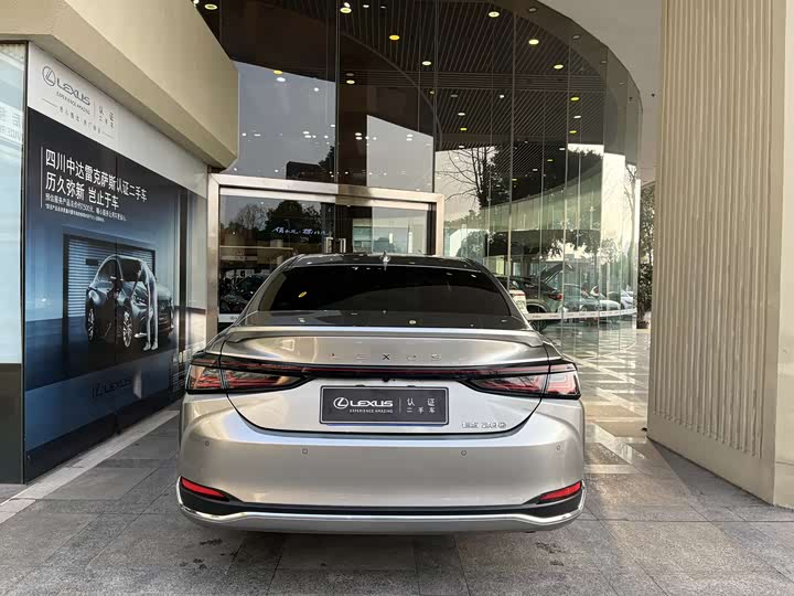 Фото 5 - Lexus ES