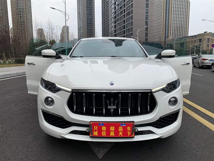 Фото 2 - Maserati Levante