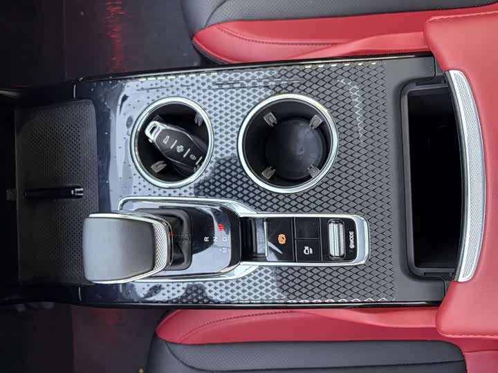 Фото 9 - Hongqi HS3