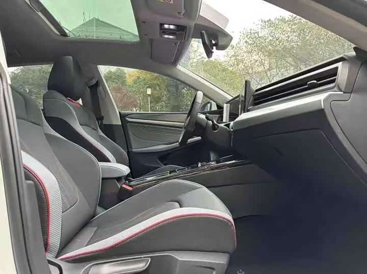 Фото 8 - Volkswagen Lamando L