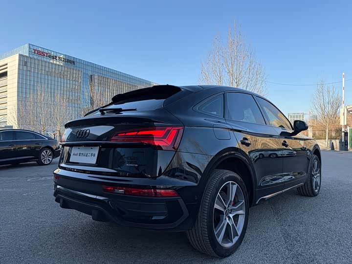 Фото 9 - Audi Q5L Sportback