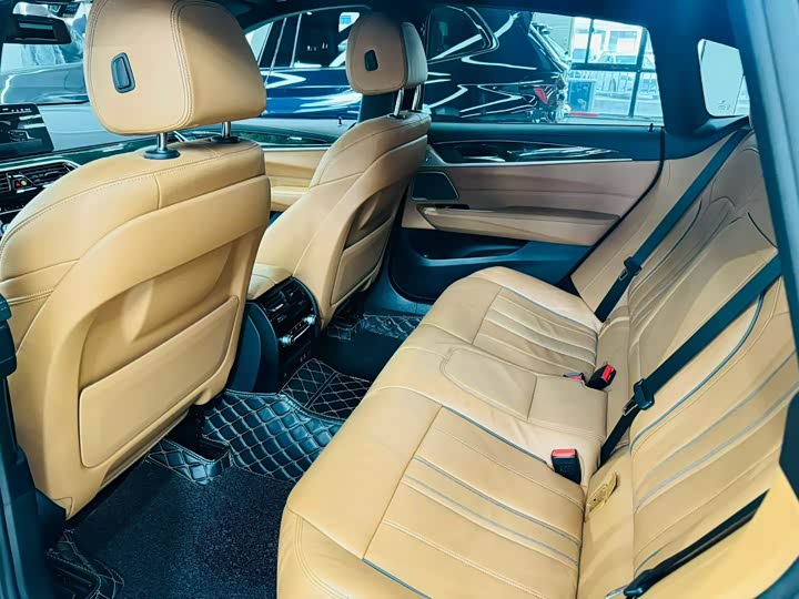 Фото 8 - BMW 6 Series GT