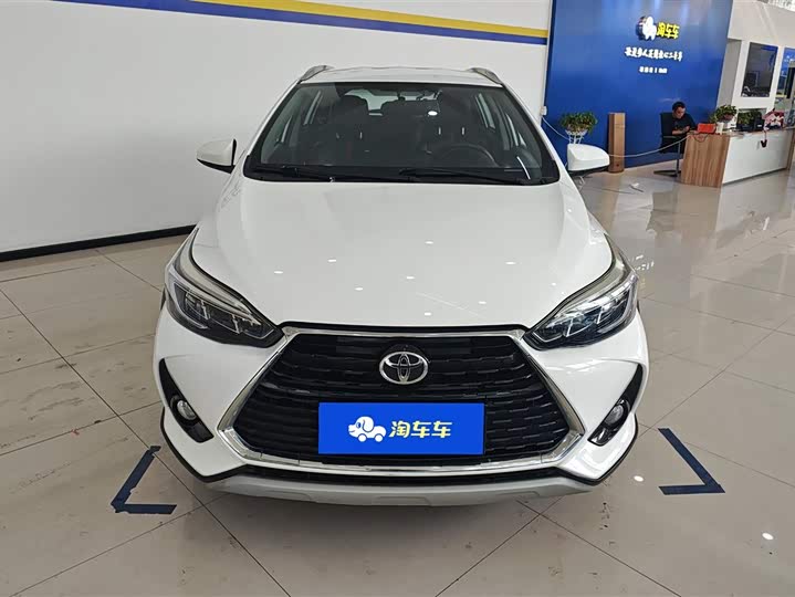 Фото 2 - Toyota Yaris L Hatchback