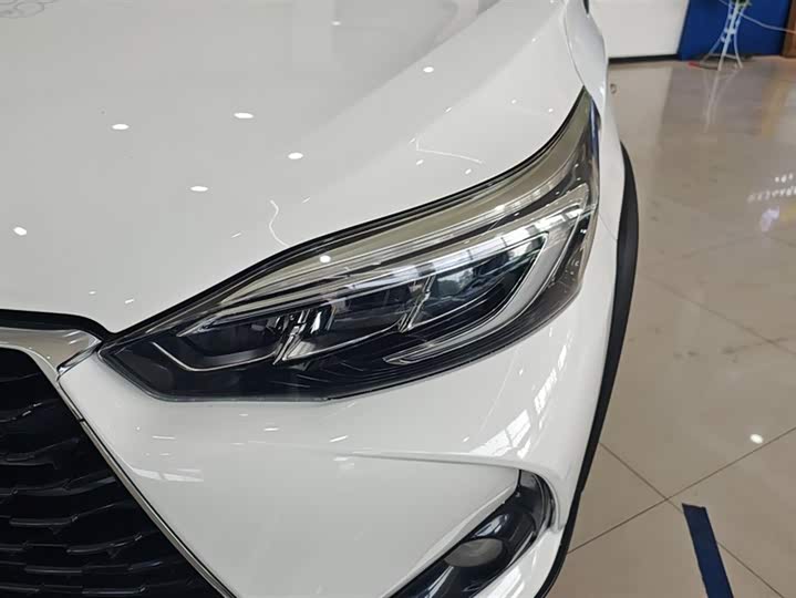 Фото 5 - Toyota Yaris L Hatchback