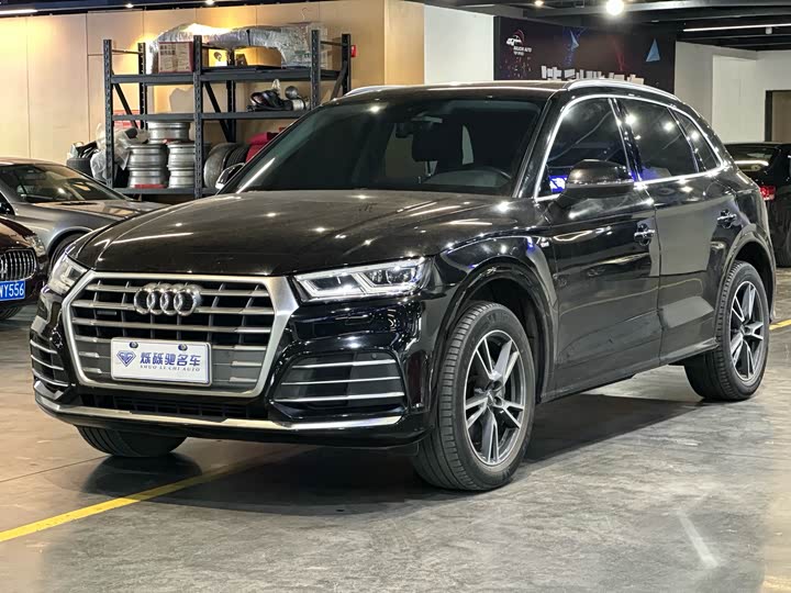 Фото 1 - Audi Q5L