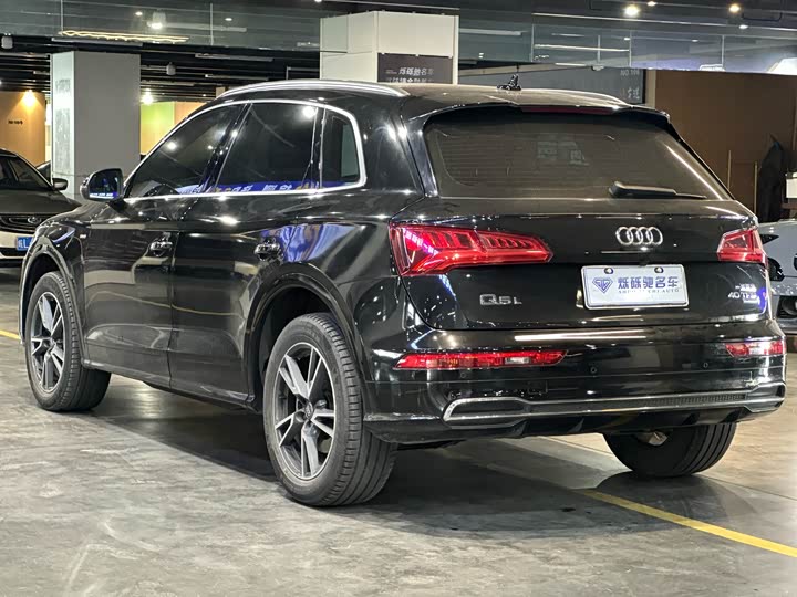 Фото 6 - Audi Q5L