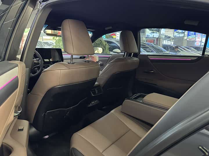 Фото 4 - Lexus ES