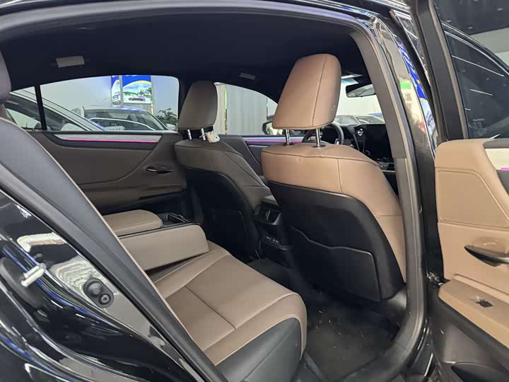 Фото 6 - Lexus ES