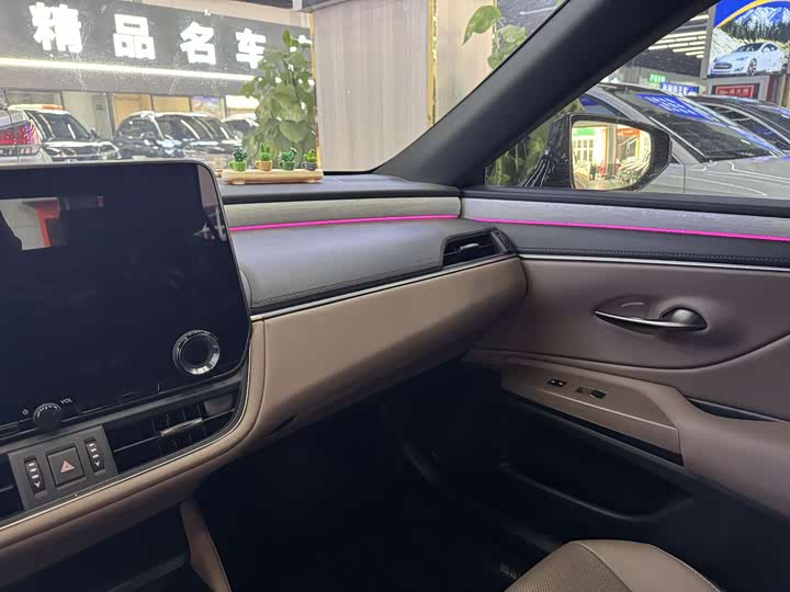 Фото 8 - Lexus ES