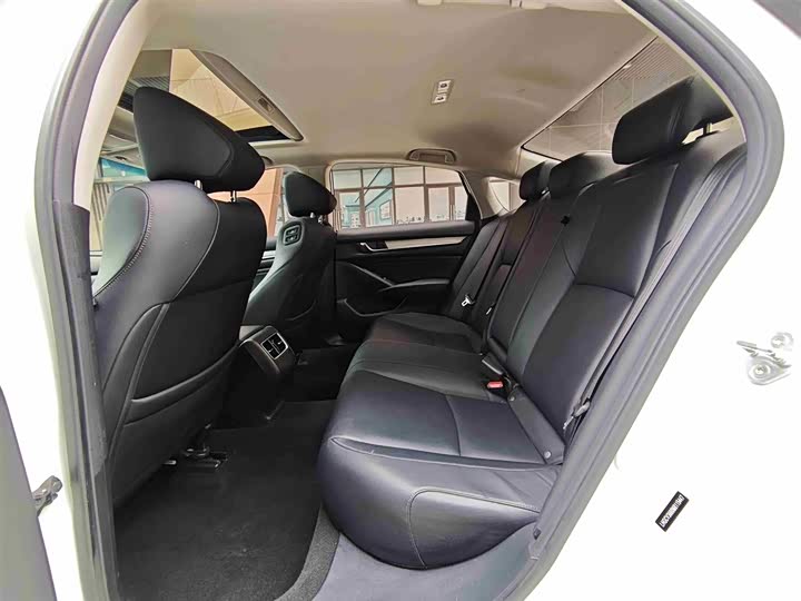 Фото 7 - Honda Accord