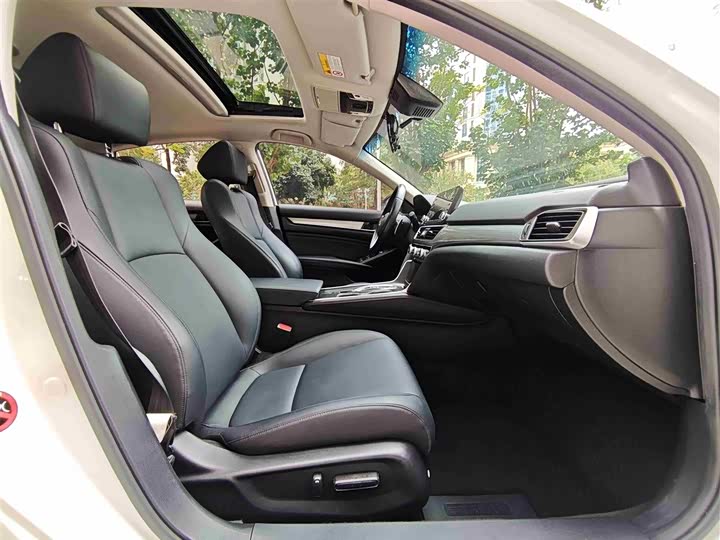 Фото 9 - Honda Accord