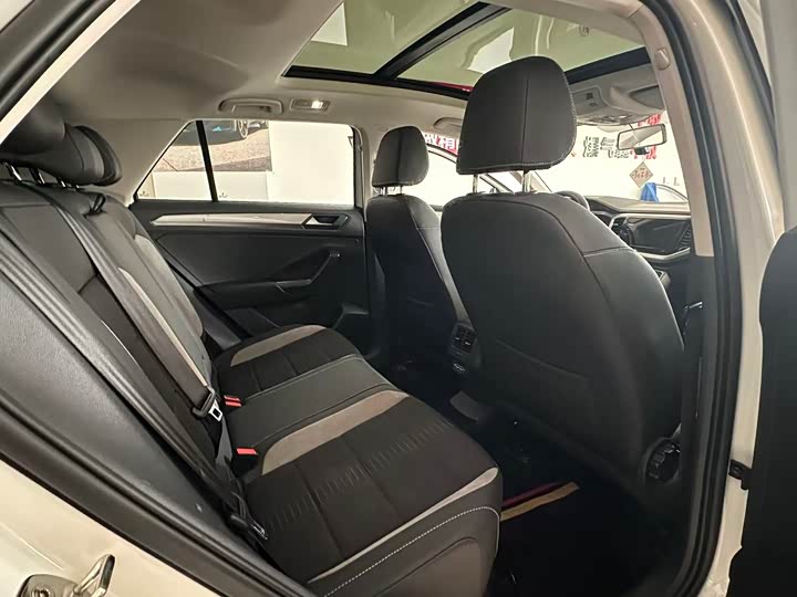 Фото 6 - Volkswagen T-Roc