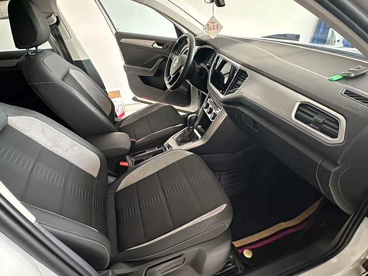 Фото 8 - Volkswagen T-Roc