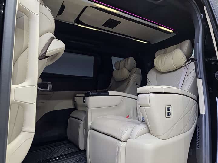 Фото 5 - Toyota Vellfire