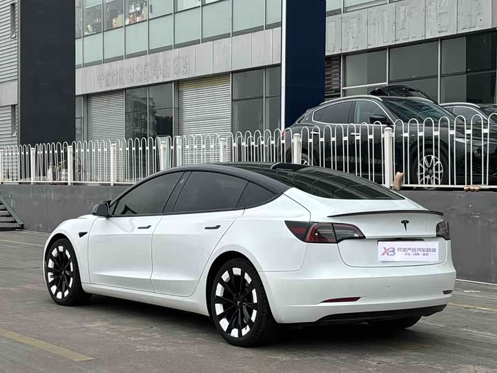 Фото 5 - Tesla Model 3