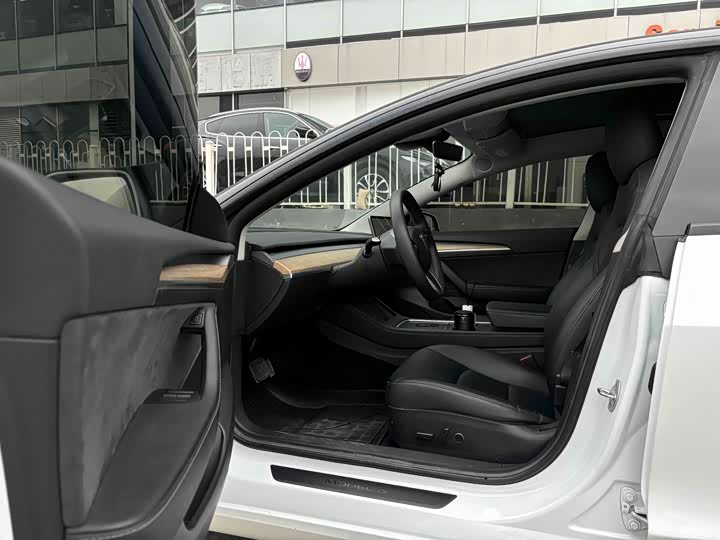 Фото 9 - Tesla Model 3