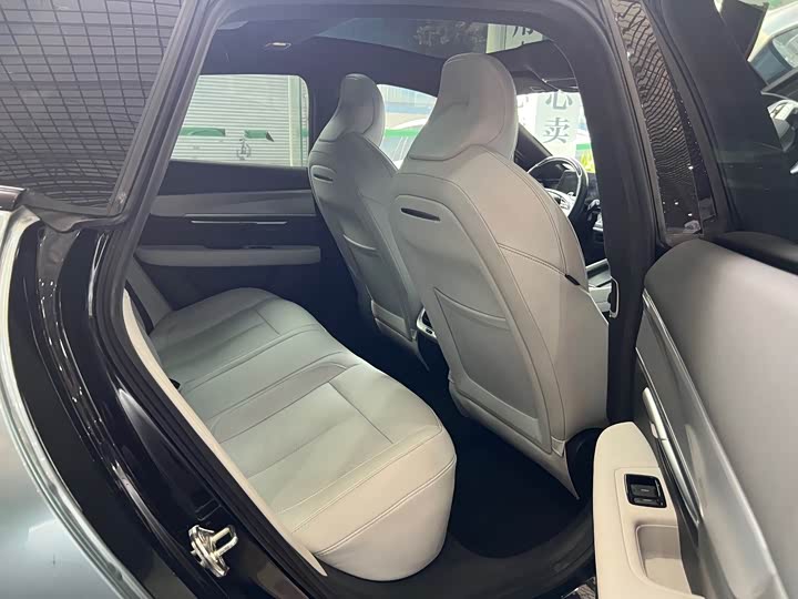 Фото 6 - XPeng P7